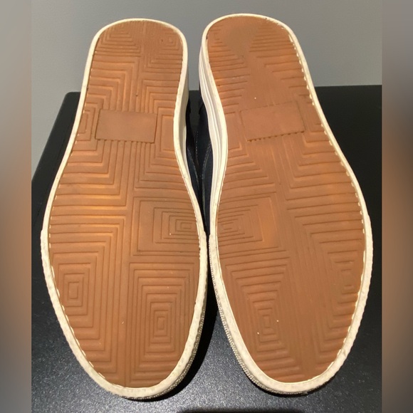 Canvas/suede-like high tops size 4. Army green. - Picture 5 of 5